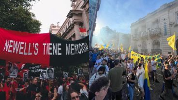 Las columnas de la Lepra y el Canalla durante la marcha de este lunes 24 de marzo.