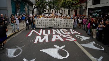 Una multitud participó de la marcha por el Día de la Memoria por la verdad y la justicia.