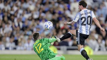 Alexis metió el tercero para devolver la tranquilidad al Monumental.