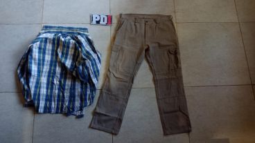 Prendas de vestir secuestradas, posiblemente vinculadas al hecho.