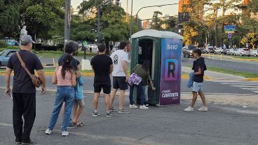 El fin de semana Cavatorta llevó baños químicos a los principales parques de la ciudad y a las plazas Montenegro y Sarmiento.