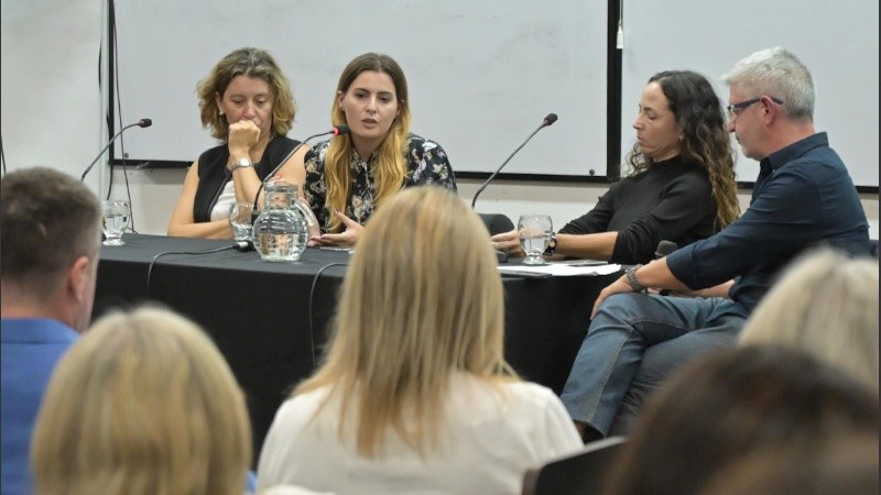En el marco del debate sobre la reforma constitucional en Santa Fe, la diputada provincial y candidata a convencional constituyente, Lionella Cattalini, participó del evento 