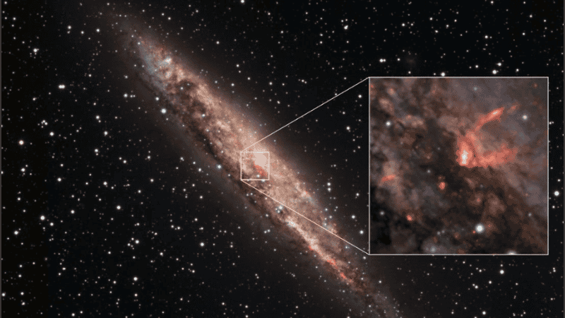 La galaxia espiral NGC 4945 está ubicada a más de 12 millones de años luz de la Tierra.