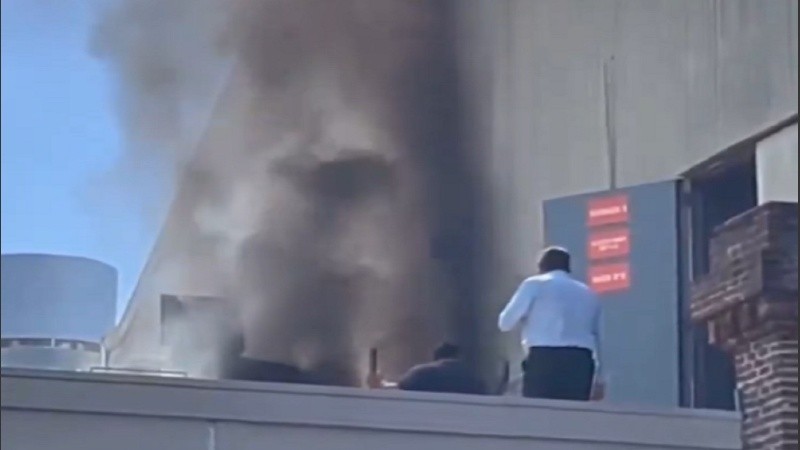 Ocurrió en el sector del patio de comidas y los bomberos neutralizaron el fuego rápidamente.