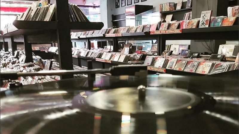 La disquería rosarina Music Shop cumple 35 años.