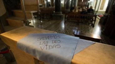 La Iglesia pidió "resguardar y promover la dignidad de la vida humana en cada una de las etapas de su desarrollo ".