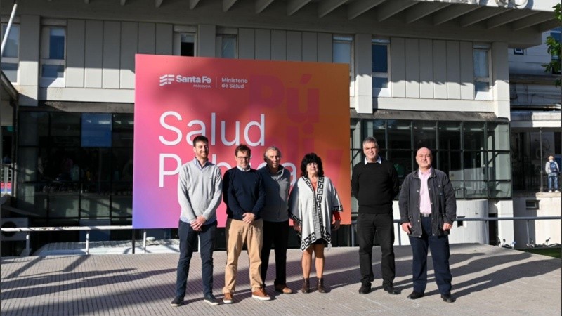 Parte del equipo médico a cargo del hospital Centenario de Rosario.