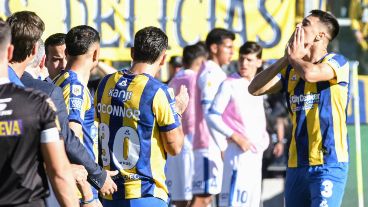 El Canalla lo dio vuelta con dos cabezazos.