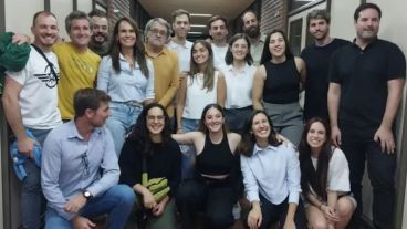 Olavarría, junto a los estudiantes de Diseño Industrial de la UNR.