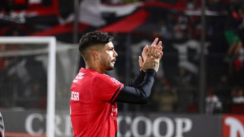 Banega, siempre la usina generadora de fútbol de la Lepra