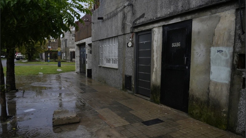 El violento episodio ocurrió pasadas las 13 en una casa de calle Uruguay al 5300, casi esquina Larrea, en barrio Triángulo.