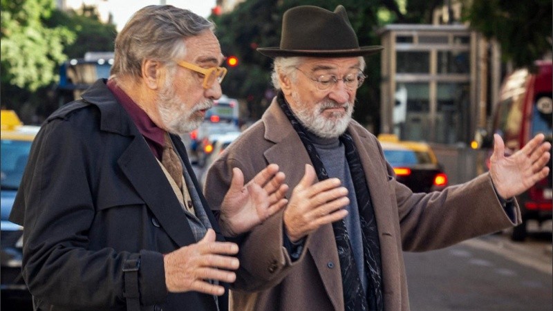 Los actores Luis Brandoni y Robert De Niro en la serie 