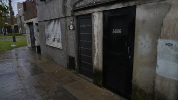 Uruguay al 5300, la casa en la que fueron asesinados una mujer y un hombre.