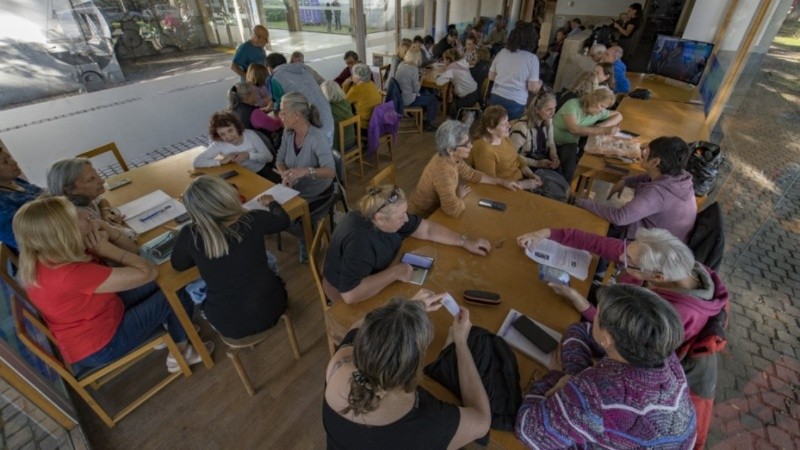 Al taller puede asistir cualquier adulto o adulta mayor sin inscripción previa, directamente puede concurrir el día y hora indicado.