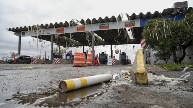 La estación de peaje Isla La Deseada en el puente Rosario-Victoria.