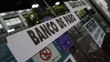 Los bancos se mantuvieron cerrados durante toda la jornada.
