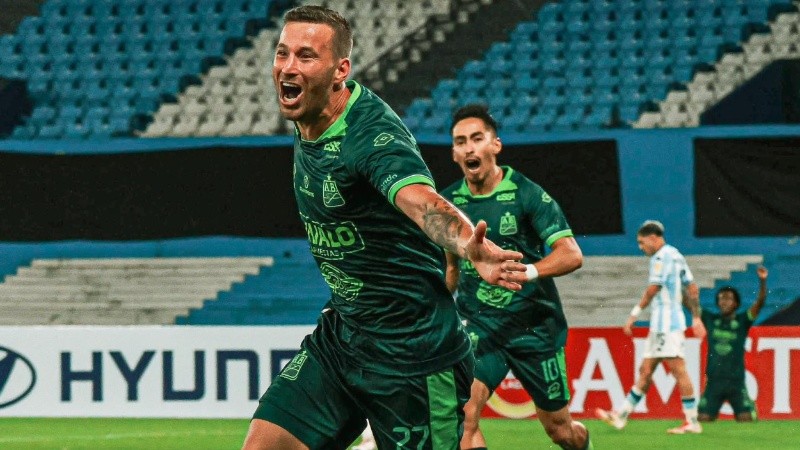 El exdelantero de Argentino de Rosario marcó en el Cilindro y lleva dos al hilo en la Copa.