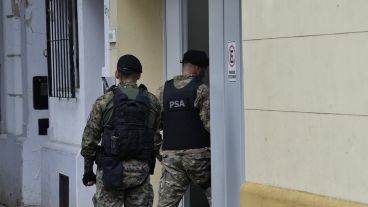 Efectivos de la PSA ingresan al "búnker amarillo" de Santiago al 800.