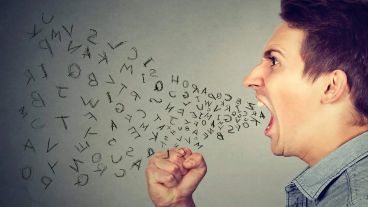 "Cuando los lazos sociales son débiles, la violencia discursiva cobra fuerza y los escenarios virtuales se convierten en los reyes del lugar", analizó Colombo.