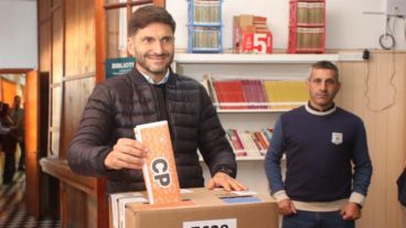 "Es muy importante que concurran a las urnas", dijo el mandatario y también candidato a convencional.