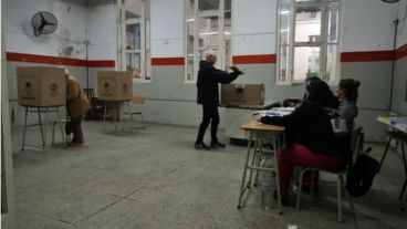 En Rosario, los votantes se encuentran con tres boletas únicas.