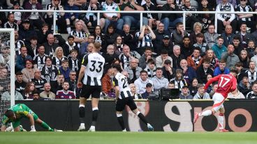 Garnacho celebra su tanto pero después su equipo sufrió.