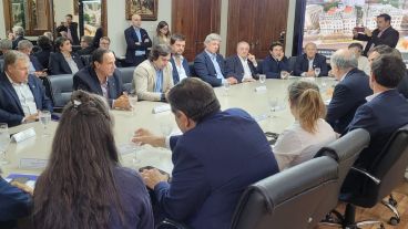 Representantes de las entidades de la mesa de enlace se reunieron este lunes con el secretario de Agricultura, Sergio Iraeta.