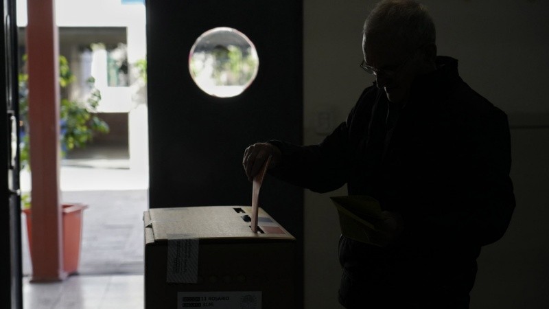 Los rosarinos acudieron a las escuelas el pasado 13 de abril. Hubo una baja participación ciudadana.