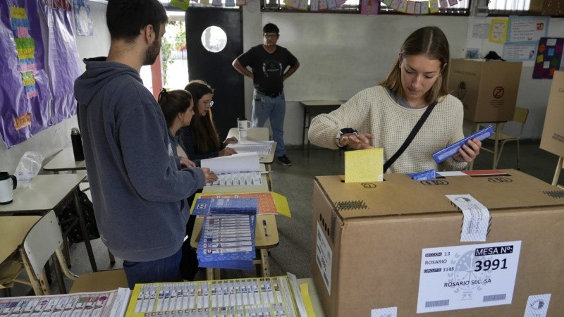 Los rosarinos acudieron a las escuelas el pasado 13 de abril. Hubo una baja participación ciudadana.