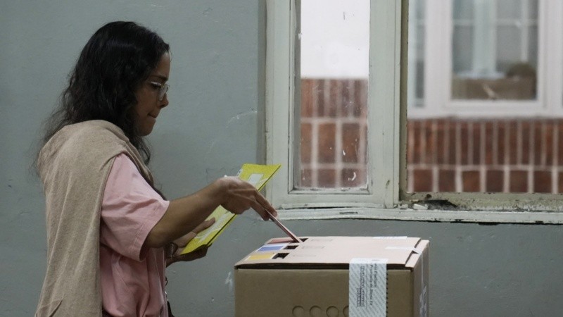 Los rosarinos acudieron a las escuelas el pasado 13 de abril. Hubo una baja participación ciudadana.