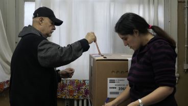 Los rosarinos acudieron a las escuelas el pasado 13 de abril. Hubo una baja participación ciudadana.