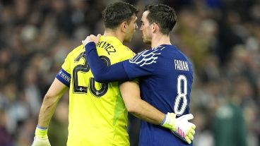 El Dibu se quedó sin Champions a un pasito de las semifinales.