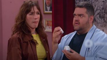 Cande Vetrano y Darío Barassi en "Ahora Caigo".