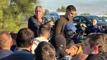Mucho malestar de los obreros en la asamblea realizada en las puertas de una de las fábricas de la defaulteada Vicentín