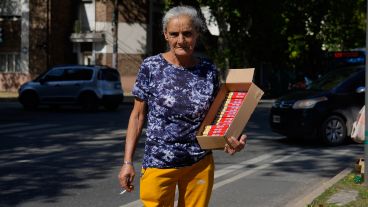 Carmen, 63 años, jubilada pero activa: hace 40 años que es vendedora ambulante.