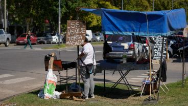 En Presidente Perón y Larrea, Jesica bajó del choripán a la torta asada.