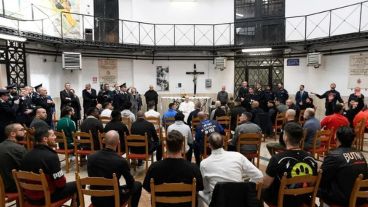 El papa Francisco visitó la cárcel de Regina Coeli pero no realizó el tradicional lavado de pies.