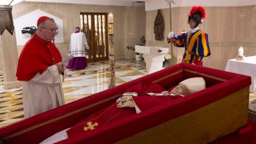 Este miércoles 23 de abril, el cuerpo será trasladado a la Basílica de San Pedro, donde se instalará la capilla ardiente para que los fieles puedan despedirse