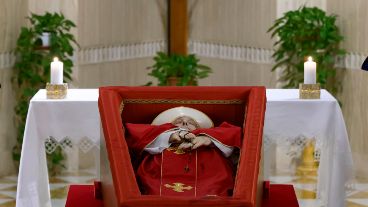 En el entierro del líder espiritual de 1400 millones de católicos en el mundo, según la prensa italiana, se espera la asistencia de medio millón de fieles.