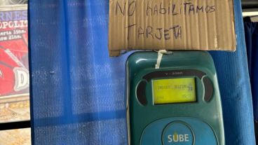 En los colectivos de Rosario anuncian que no se habilitan recargas a bordo de los colectivos.