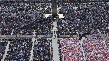La plaza de Roma colmada de fieles para despedir al líder de la Iglesia Católica