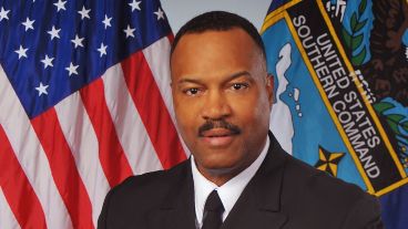 El almirante Alvin Holsey, jefe del Comando Sur de Estados Unidos, realiza su primer viaje oficial a Argentina.