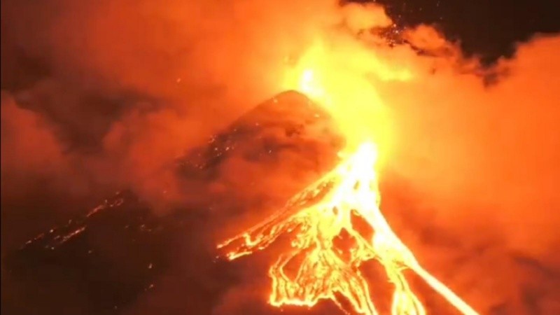 Una imagen del Etna en una nueva fase de erupción.
