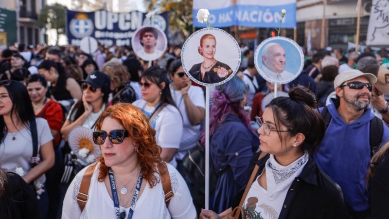 Los gremios de la CGT en la marcha por el centro de Buenos Aires.