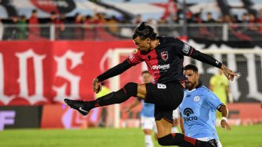 Ante la ausencia de Lollo, Víctor Cuesta será el caudillo de la defensa leprosa