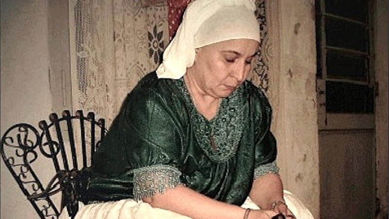 Giros de una Mae de santo: una etnografía sobre cuerpo y performatividad en religiones afroumbandistas de Rosario es el libro de la doctora en Antropología, la rosarina Manuela Rodríguez.