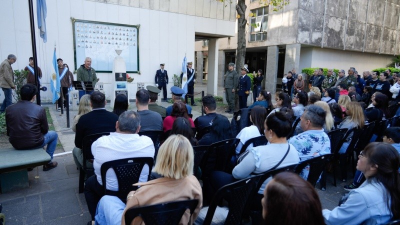 El acto del 2 de mayo, por cuarta vez en el Paseo de los Ilustres del cementerio El Salvador, fue muy emotivo.