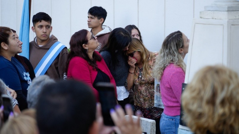 El acto del 2 de mayo, por cuarta vez en el Paseo de los Ilustres del cementerio El Salvador, fue muy emotivo.