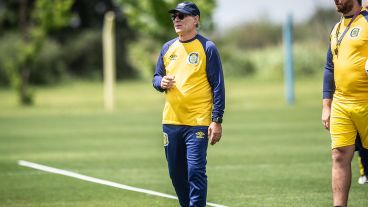 Ariel Holan busca terminar primero en su grupo