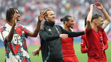 Kane y sus compañeros celebran tras el épico empate ante RB Leipzig.